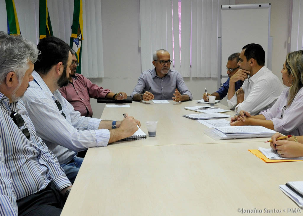 Edvaldo reunido