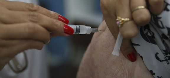 Brasília - O Ministério da Saúde promove o Dia D de Vacinação contra a gripe em postos de todo o País. A expectativa é imunizar, até o próximo dia 26, cerca de 90% das 54,2 milhões de pessoas que estão no público-alvo da campanha. (Marcello Casal Jr/AgenciaBrasil)