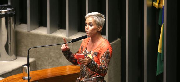 Brasília - Deputado Cristiane Brasil durante discussão da autorização ou não da abertura do processo de impeachment da presidenta Dilma Rousseff, no plenário da Câmara (Fabio Rodrigues Pozzebom/Agência Brasil)