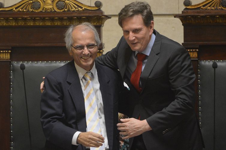 Rio de Janeiro - O prefeito eleito Marcelo Crivella e seu vice, Fernando Mac Dowell, são empossados na Câmara de Vereadores. (Fernando Frazão/Agênci Brasil)