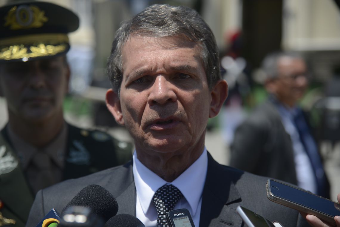 Rio de Janeiro - O ministro interino da Defesa, General Joaquim Silva e Luna durante entrega medalhas de Mérito Desportivo Militar no Comando-Geral do Corpo de Fuzileiros Navais (Tomaz Silva/Agência Brasil)