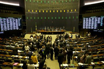 Câmara realiza sessão para apreciação e votação da MP 820/18 que disciplina ações de assistência emergencial para acolhimento de estrangeiros que se refugiam no Brasil em razão de crises humanitárias em seus países de origem.