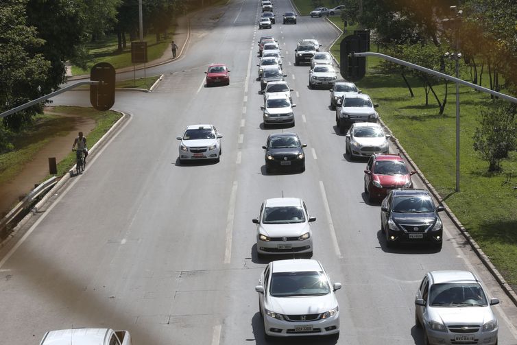 Brasília - Mesmo com o feriado prolongado da Proclamação da República chegando ao fim, a movimentação na BR 070 é normal (Antonio Cruz/Agência brasil)