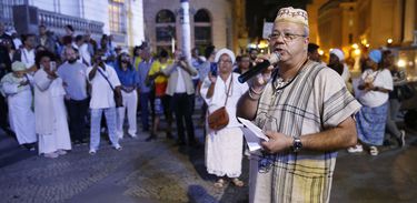 Religiosos de matriz africana protestam na Cinelândia pelo direito à sacralização animal, contra o julgamento no STF de ação do Ministério Público do Rio Grande do Sul que proíbe o abate religioso.
