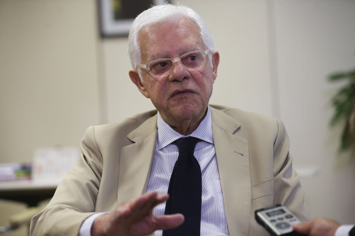 O ministro de Minas e Energia, Moreira Franco fala sobre as tarifas da conta de luz