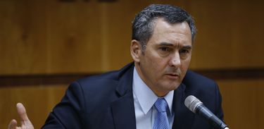 O ministro da Fazenda, Eduardo Guardia, fala na cerimônia de posse do novo diretor da Comissão de Valores Mobiliários (CVM), Carlos Rebello, no Rio de Janeiro.