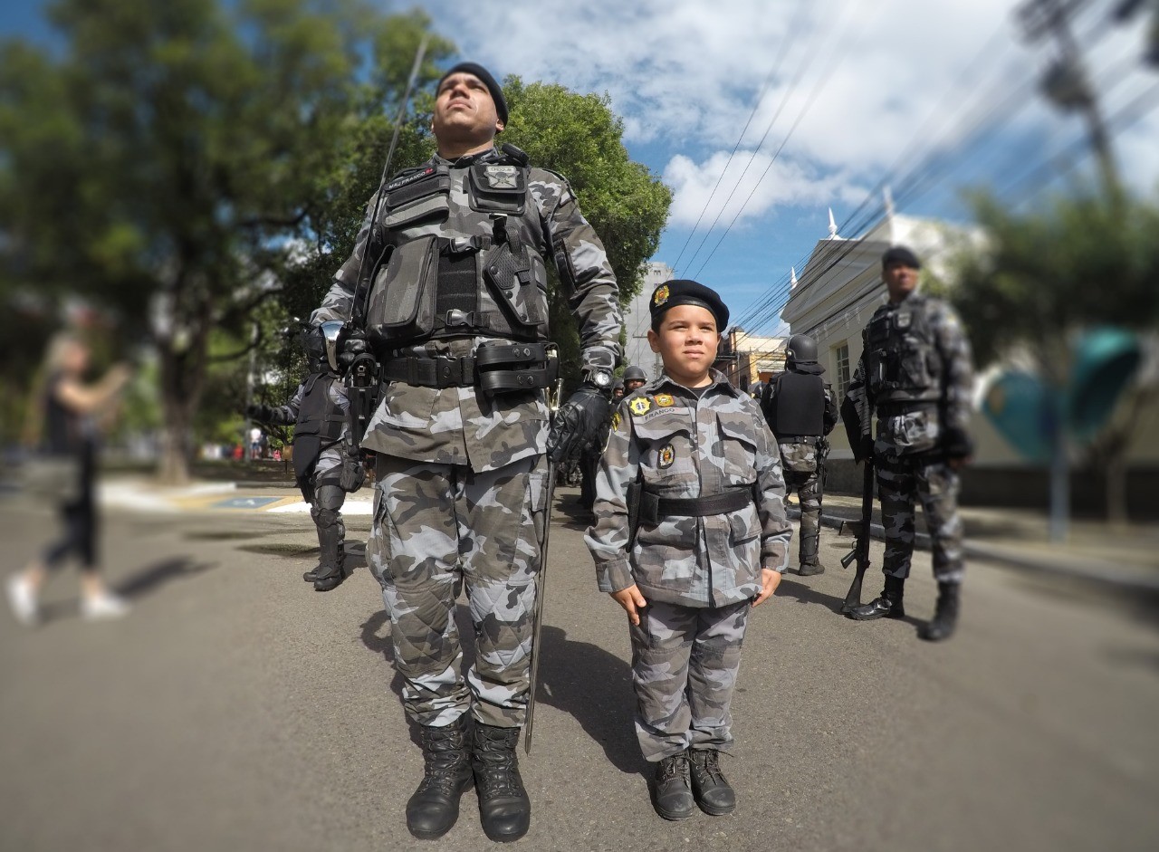 MARCHAS E DOBRADOS MILITARES DO BRASIL