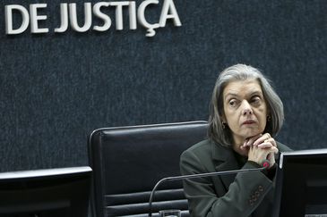 A ministra Cármen Lúcia preside sua última reunião ordinária no plenário do Conselho Nacional de Justiça (CNJ).