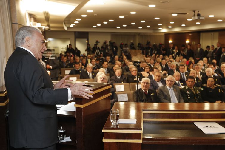 O presidente Michel Temer faz palestra na Associação Comercial do Paraná, em Curitiba.