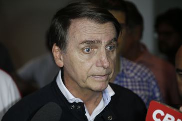 O candidato Jair Bolsonaro  (PSL) fala à imprensa após gravação de campanha, no bairro Jardim Botânico.