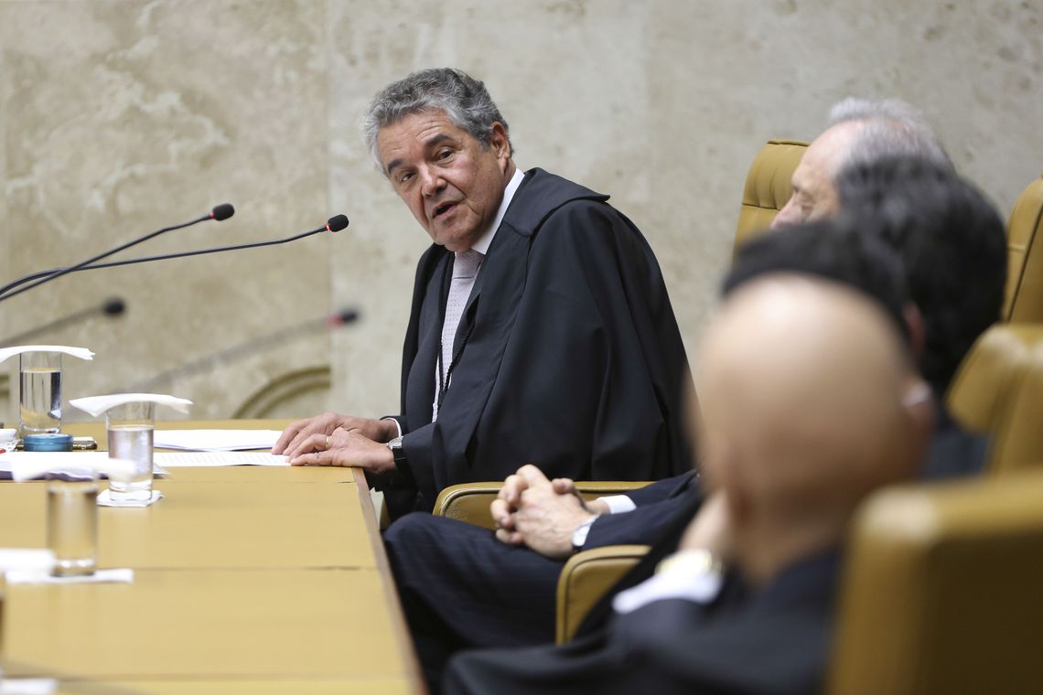 O ministro do STF Marco Aurélio participa de sessão solene no Supremo Tribunal Federal (STF) em comemoração aos 30 anos da Constituição brasileira.