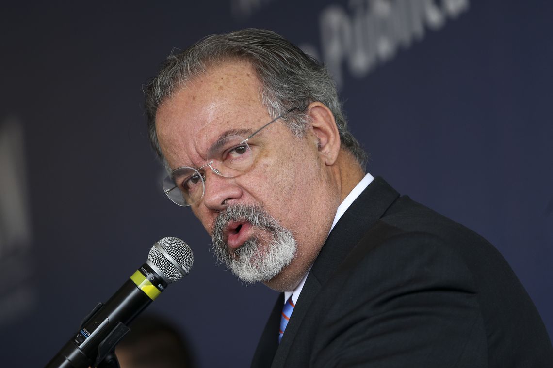 O ministro da Segurança Pública, Raul Jungmann, discursa na cerimônia de inauguração da penitenciária federal de segurança máxima de Brasília.