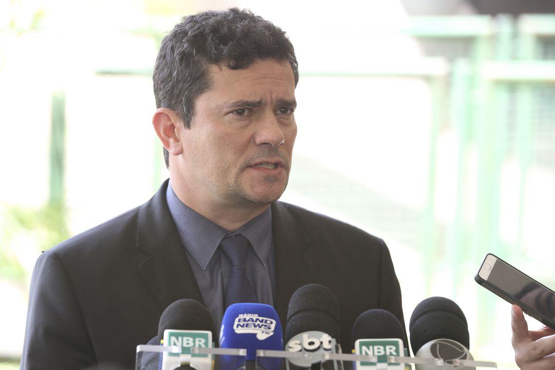 O coordenador do Grupo Técnico de Justiça, Segurança e Combate à Corrupção do Gabinete de Transição Governamental, Sergio Moro, fala à imprensa, no CCBB.