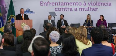 O presidente Michel Temer discursa na cerimônia de lançamento do Plano Nacional de Enfrentamento à Violência Doméstica contra a Mulher, no Palácio do Planalto.