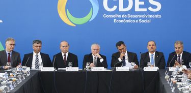 O Presidente Michel Temer, preside a reunião do Conselho de Desenvolvimento Econômico e Social (CDES ), o futuro ministro da Casa Civil, Onyx Lorezone, participa da reunião.