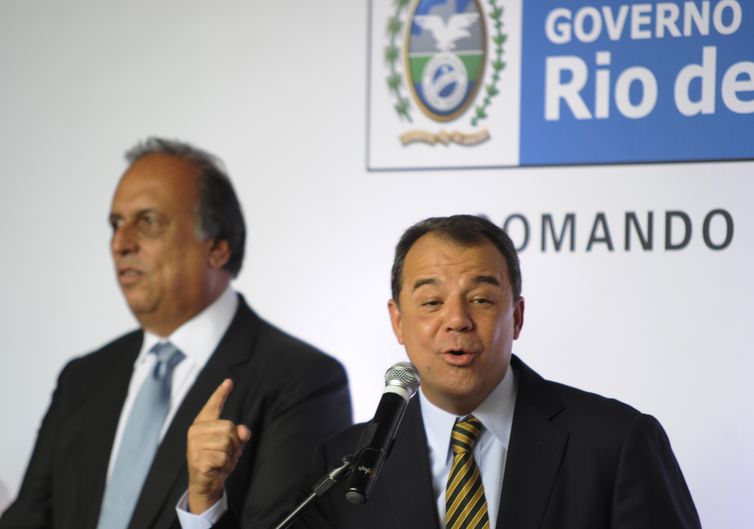 Rio de Janeiro - Posse de Luiz Fernando Pezão como governador do Rio com mandato até 1º de janeiro de 2015. Pezão assume o lugar de Sérgio Cabral, que concorre ao Senado nas próximas eleições (Tomaz Silva/Agência Brasil)