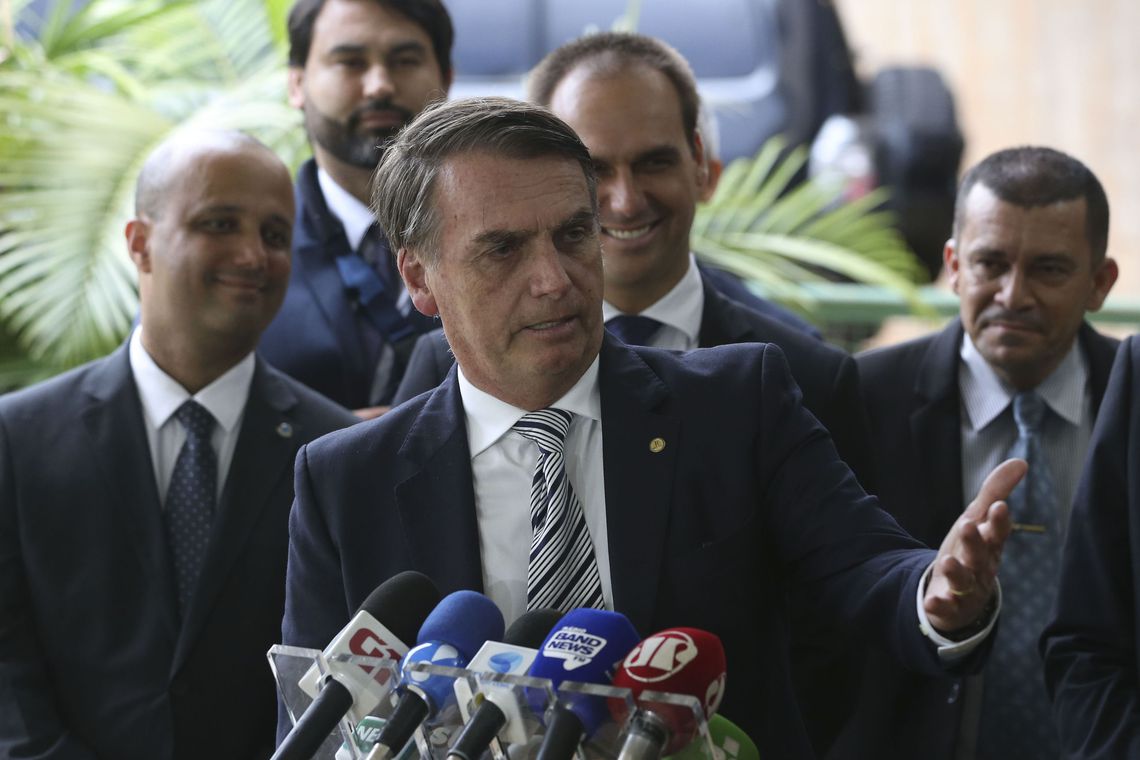 O presidente eleito Jair Bolsonaro fala à imprensa no Centro de Cultura Banco do Brasil (CCBB), sede do governo de trasição, em Brasília.
