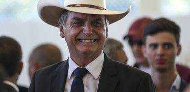 O presidente eleito, Jair Bolsonaro, participa de almoço com artistas sertanejos, no Clube do Exército, em Brasília.