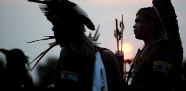 Palmas/TO Índios Pataxó se reúnem em área próxima a Aldeia Okara, onde as etnias brasileiras estão hospedadas ( Marcelo Camargo/Agência Brasil)