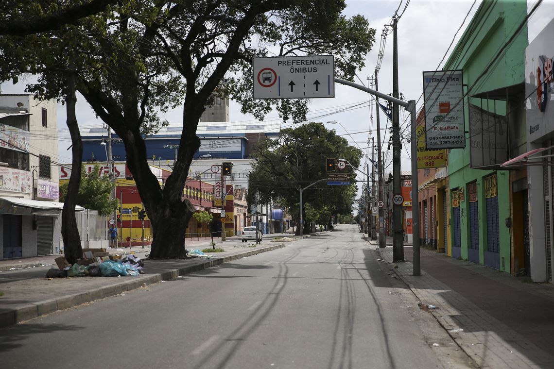 Região metropolitana de Fortaleza enfrenta dificuldades com a redução da frota de ônibus, após a série de ataques contra veículos, órgãos públicos, agência bancárias, estabelecimentos comerciais e equipamentos de segurança do Ceará.
