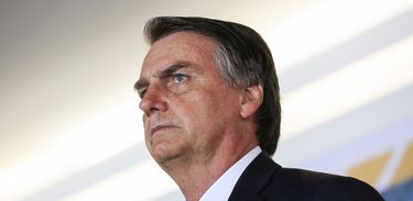 (Brasília - DF, 09/01/2019)  Presidente da República, Jair Bolsonaro,  durante execução do Hino Nacional.
Foto: Marcos Corrêa/PR