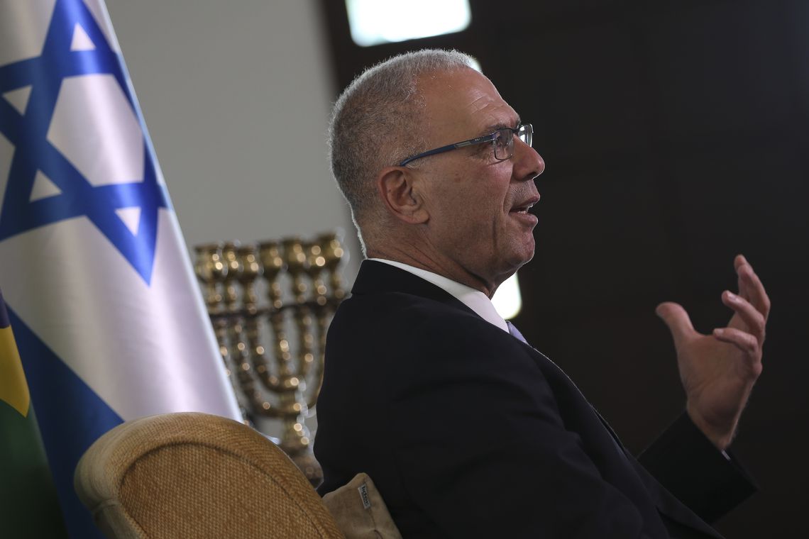 O embaixador de Israel, Yossi Shelley, concede entrevista à Agência Brasil