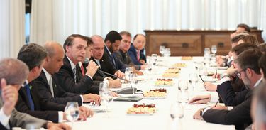 O presidente Jair Bolsonaro se reúne com lideranças partidárias da Câmara dos Deputados, no Palácio da Alvorada.