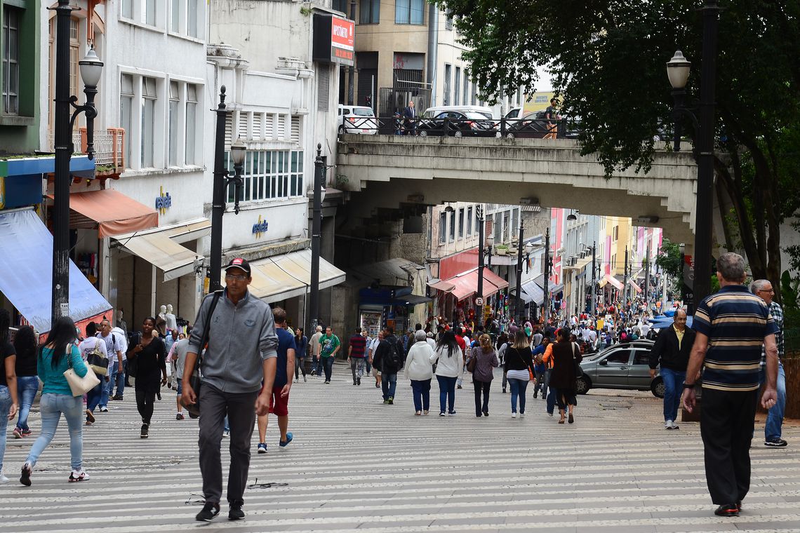 São Paulo - Processo de urbanização canalizou os rios que faziam parte do Vale do Anhangabaú, na região central (Rovena Rosa/Agência Brasil)