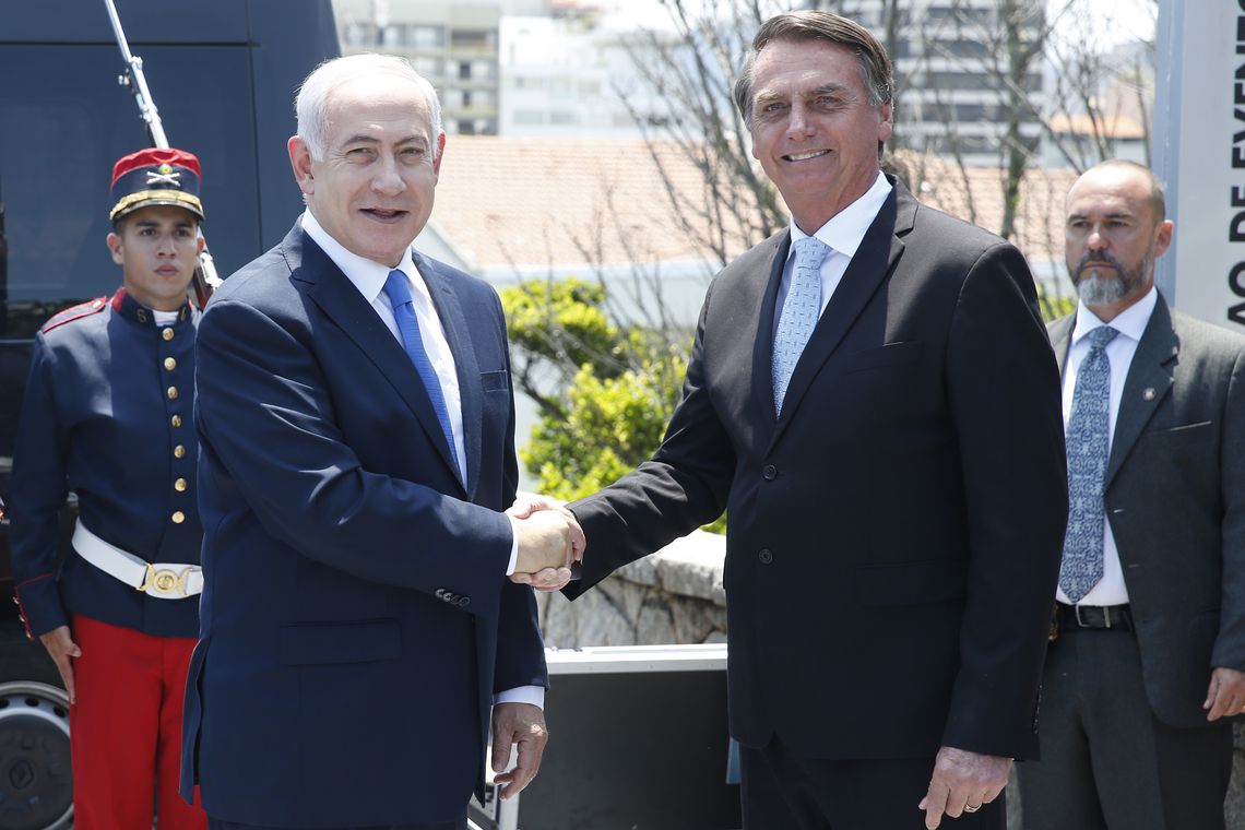 O presidente eleito Jair Bolsonaro recebe a visita do primeiro-ministro de Israel, Benjamin Netanyahu, em Copacabana.