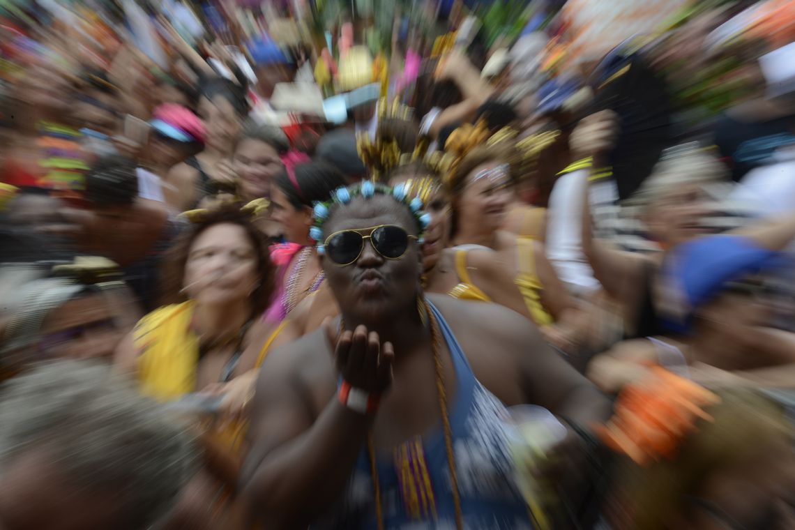 Em seu 23º carnaval, o bloco Cordão do Boitatá anima foliões em um show na Praça XV, no centro da cidade do Rio de Janeiro.