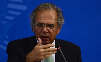 O ministro da Economia, Paulo Guedes, fala à imprensa no Palácio do Planalto, sobre os 500 dias de governo