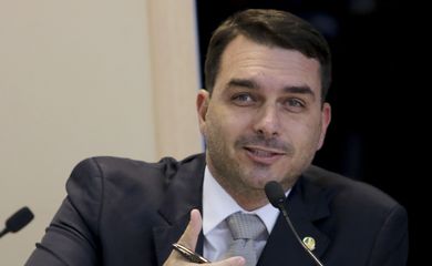 Senador Flávio Bolsonaro participa de assinatura de contrato de adesão do Terminal UTE GNA I do Porto do Açú - para movimentação de GNL (Gás Natural Liquefeito).