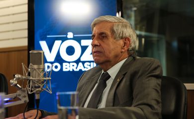 O ministro do Gabinete de Segurança Institucional (GSI), general Augusto Heleno, participa do programa Voz do Brasil.