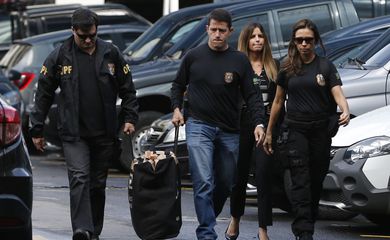 Rio de Janeiro - Em mais um desdobramento da Operação Lava Jato, a Polícia Federal cumpre oito mandados de prisão contra pessoas ligadas à cúpula do transporte rodoviário no Rio de Janeiro, na operação batizada de Ponto Final (Tânia Rêgo/Agência Brasil)