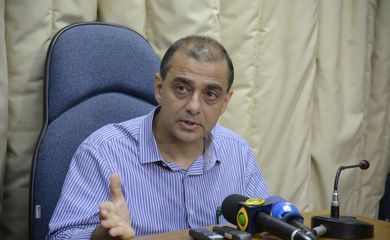 Rio de Janeiro - O diretor do Hospital Pedro Ernesto, Edmar Santos fala durante reunião no Cremerj para propor estado de calamidade pública na saúde do Rio de Janeiro. (Tomaz Silva/Agência Brasil)