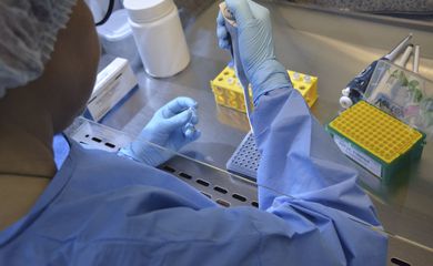 O Laboratório Central de Saúde Pública de Santa Catarina (LACEN) está realizando exames para identificação do novo coronavírus (COVID-19)