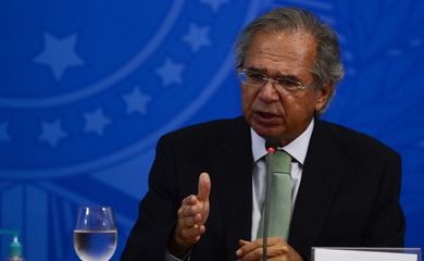 O ministro da Economia, Paulo Guedes, fala à imprensa no Palácio do Planalto, sobre os 500 dias de governo