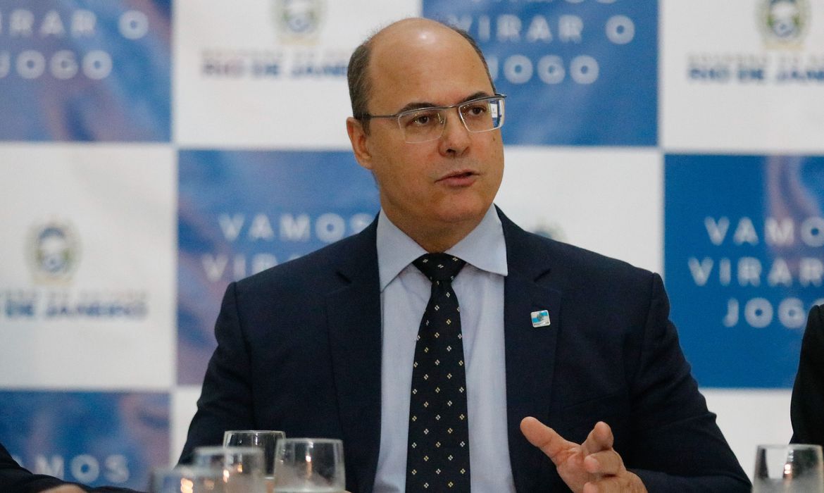 O governador Wilson Witzel, assina licença de instalação da usina termelétrica GNA II, no Porto do Açu, durante reunião no Palácio Guanabara