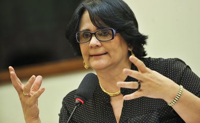 A ministra da Mulher, Família e Direitos Humanos, Damares Alves, participa de audiência pública na Comissão de Fiscalização Financeira e Controle da Câmara dos Deputados.