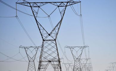 Linhas de transmissão de energia, energia elétrica