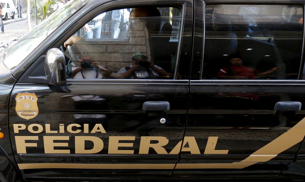 Carro da PF durante operação no Rio de Janeiro
28/07/2015
REUTERS/Sergio Moraes