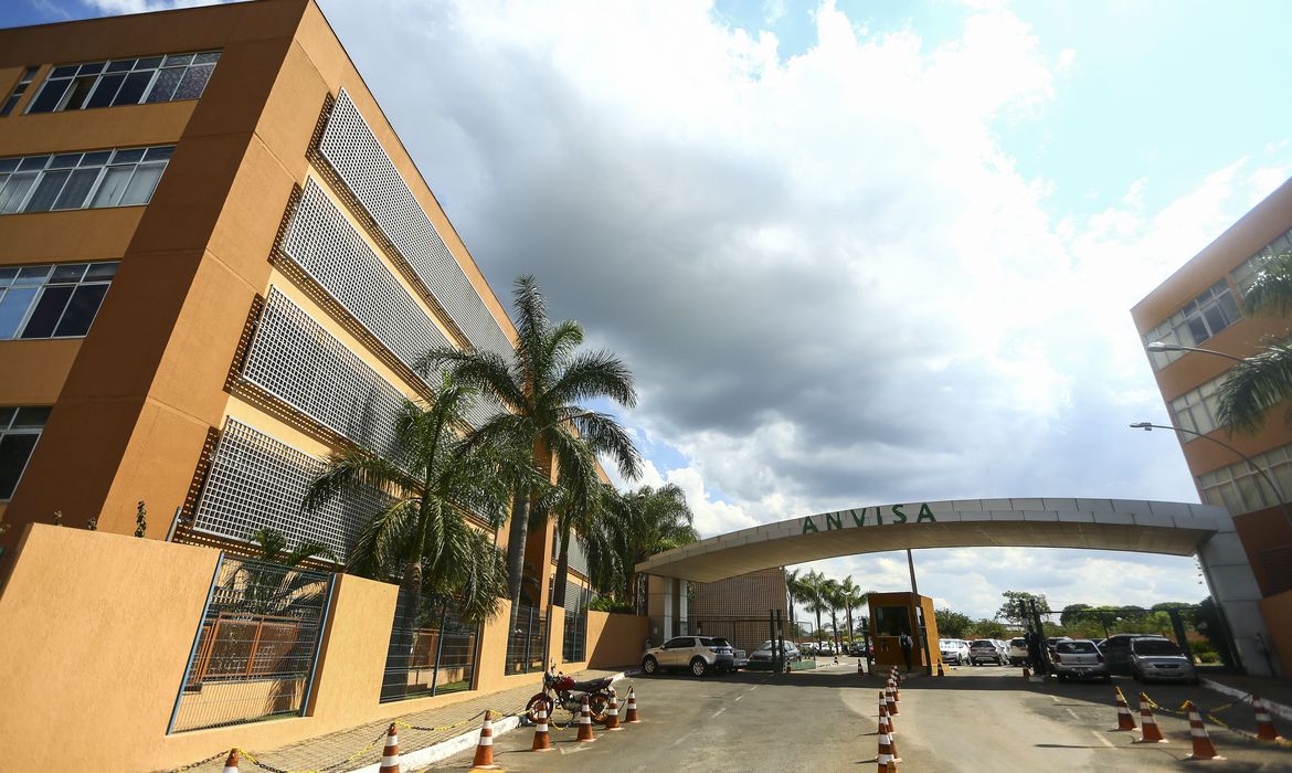 Fachada do edifício sede da Agência Nacional de Vigilância Sanitária (Anvisa).