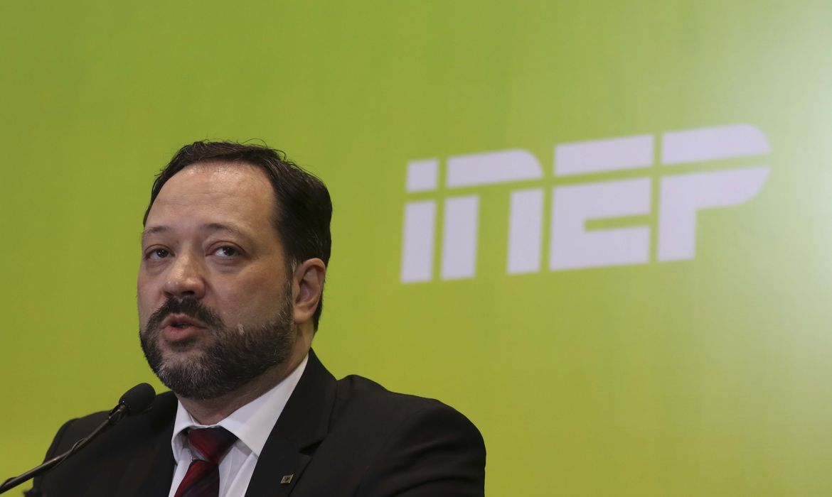 O presidente do Inep, Alexandre Lopes,participa da entrevista coletiva sobre o segundo dia de provas do Enem