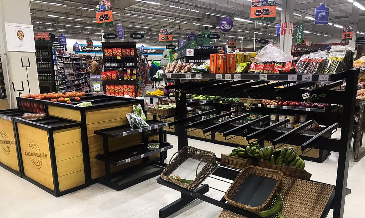 Supermercados de São Paulo ainda enfrentam desabastecimento  de frutas, verduras e legumes após as fortes chuvas desta semana