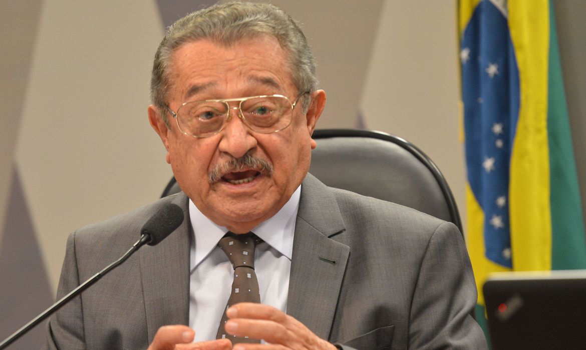 Brasília - O presidente da Comissão de Constituição e Justiça (CCJ) do Senado, José Maranhão, durante reunião que os senadores concordaram em adiar a votação do parecer contra Delcídio (Antonio Cruz/Agência Brasil)