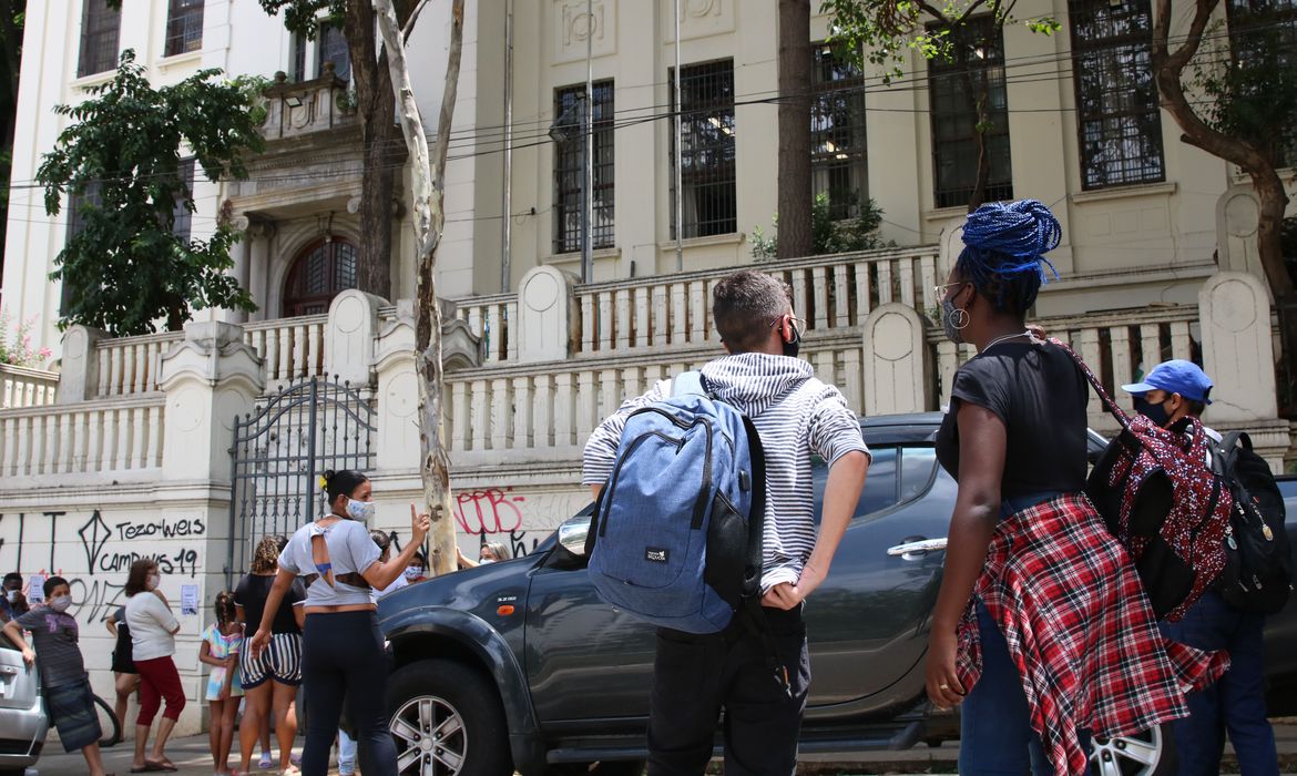 São Paulo - Início das aulas presenciais durante a pandemia de covid-19 na Escola Estadual Caetano de Campos, na Consolação.