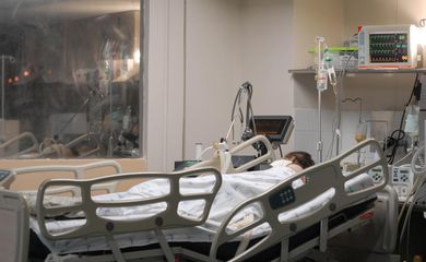 Unidade de Terapia Intensiva, UTI, Hospital, pacientes, tratamento, internação, equipamento hospitalar