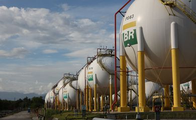 Esferas de armazenamento de Gás Liquefeito de Petróleo (GLP) da Refinaria Duque de Caxias - REDUC