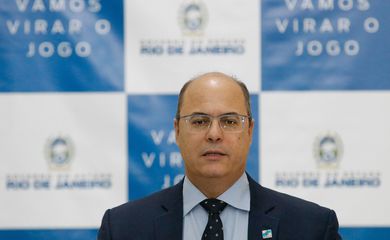 O governador Wilson Witzel, assina licença de instalação da usina termelétrica GNA II, no Porto do Açu, durante reunião no Palácio Guanabara