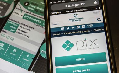 Pix é o pagamento instantâneo brasileiro. O meio de pagamento criado pelo Banco Central (BC) em que os recursos são transferidos entre contas em poucos segundos, a qualquer hora ou dia. É prático, rápido e seguro.